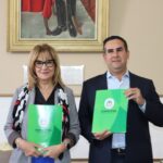 Educación entregó transporte para alumnos y docentes rurales