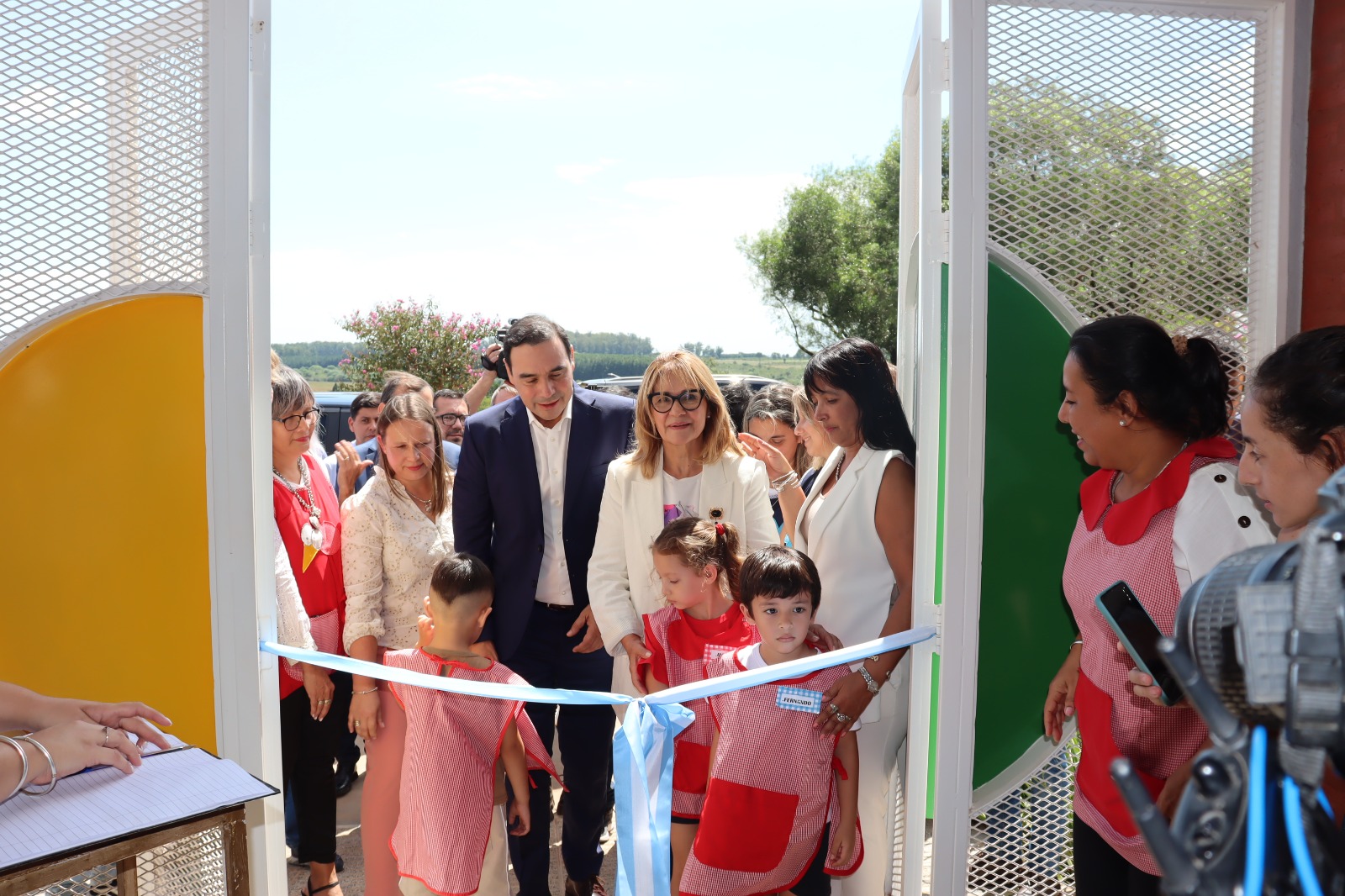 Valdés inauguró el JIN 74 de Colonia Liebig y anunció la construcción de una escuela primaria