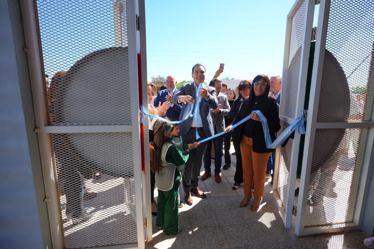 Valdés inauguró el JIN N° 9 en Mercedes, fortaleciendo la enseñanza inicial