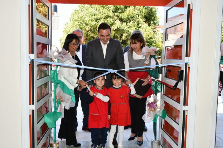 Valdés inauguró el Jardín de Infantes “Casita Encantada” en Capital