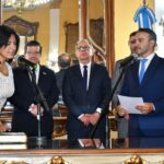 El Gobernador tomó juramento a la nueva ministra de Educación Ana Miño