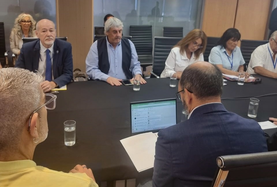 UDA rechazó la oferta salarial del Gobierno y la negociación pasó a cuarto intermedio