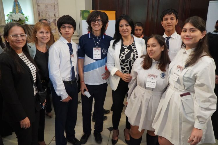 Experiencia educativa: 48 estudiantes correntinos asumieron como senadores jóvenes