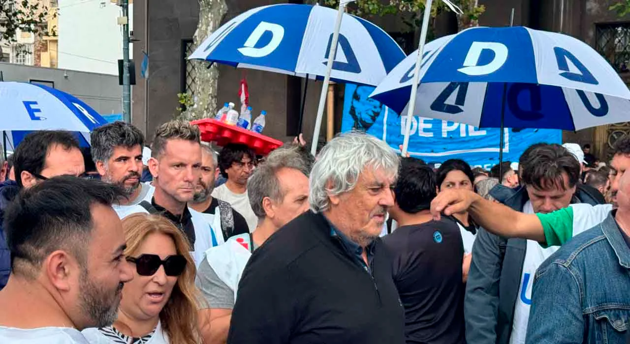 Medida cautelar paraliza la aplicación de la reforma laboral para todos los docentes