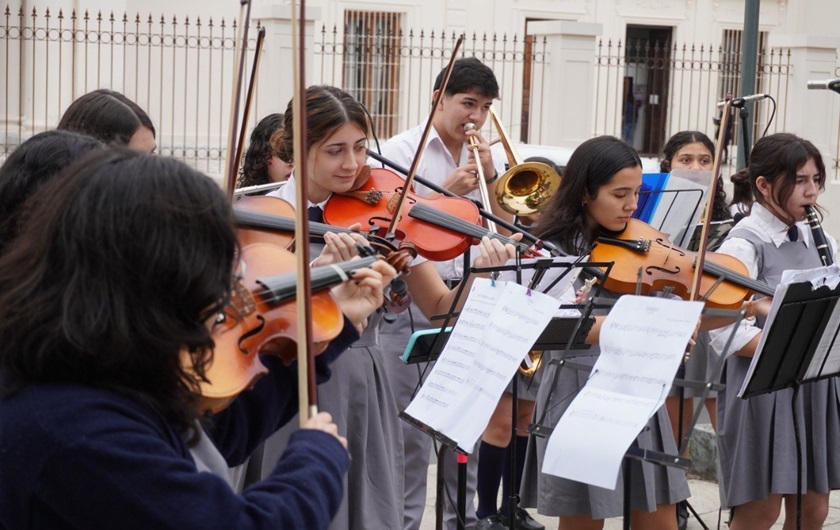 Educación celebró el mes de Corrientes en la Plaza Cabral