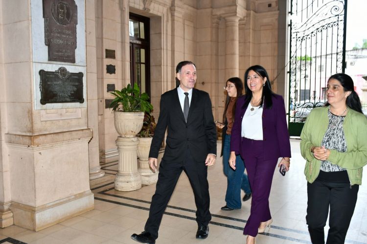 La Ministra superviso los protocolos de seguridad ante amenazas en colegios