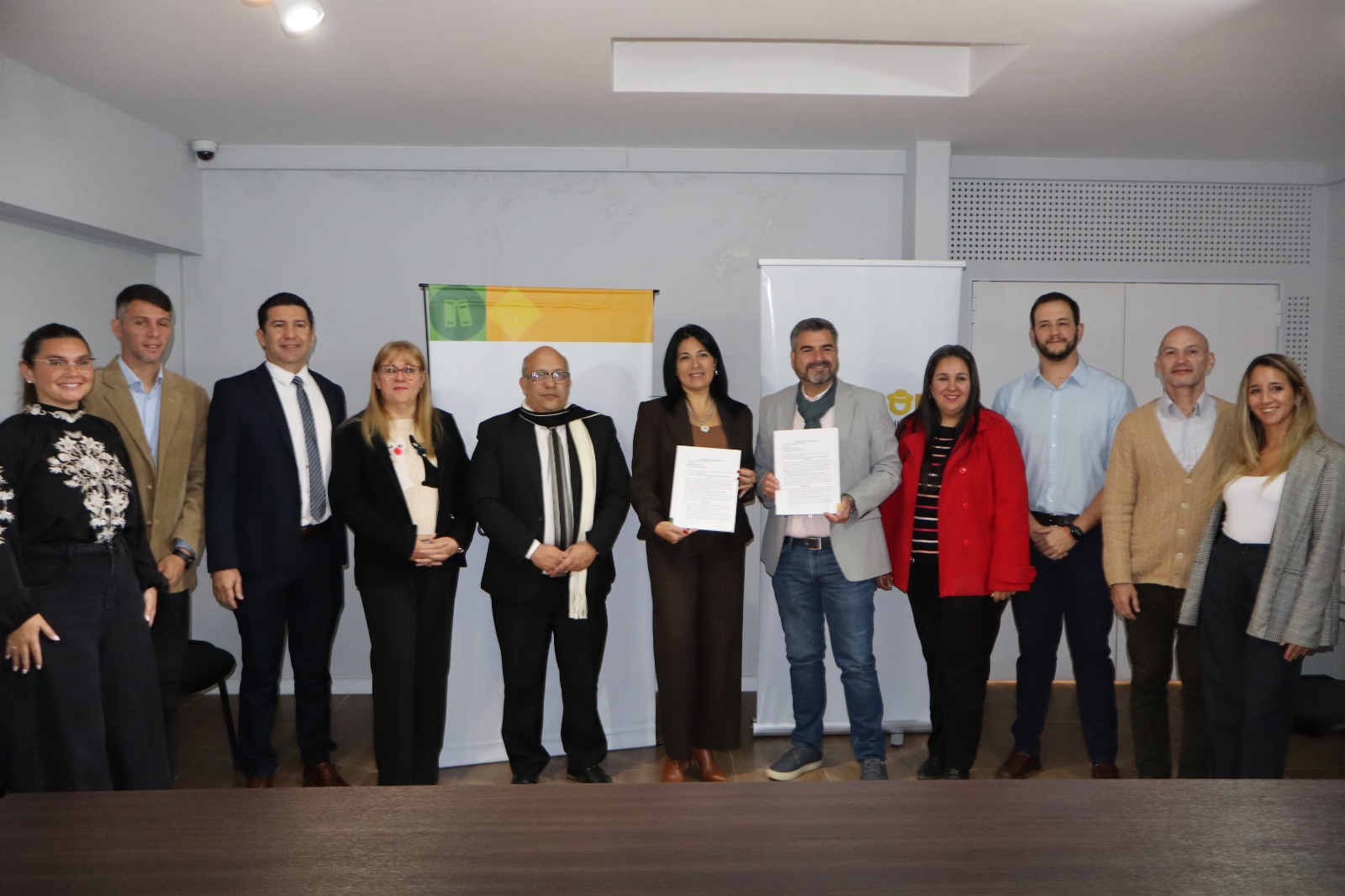Educación y Producción firmaron un convenio para acompañar a estudiantes de zonas rurales