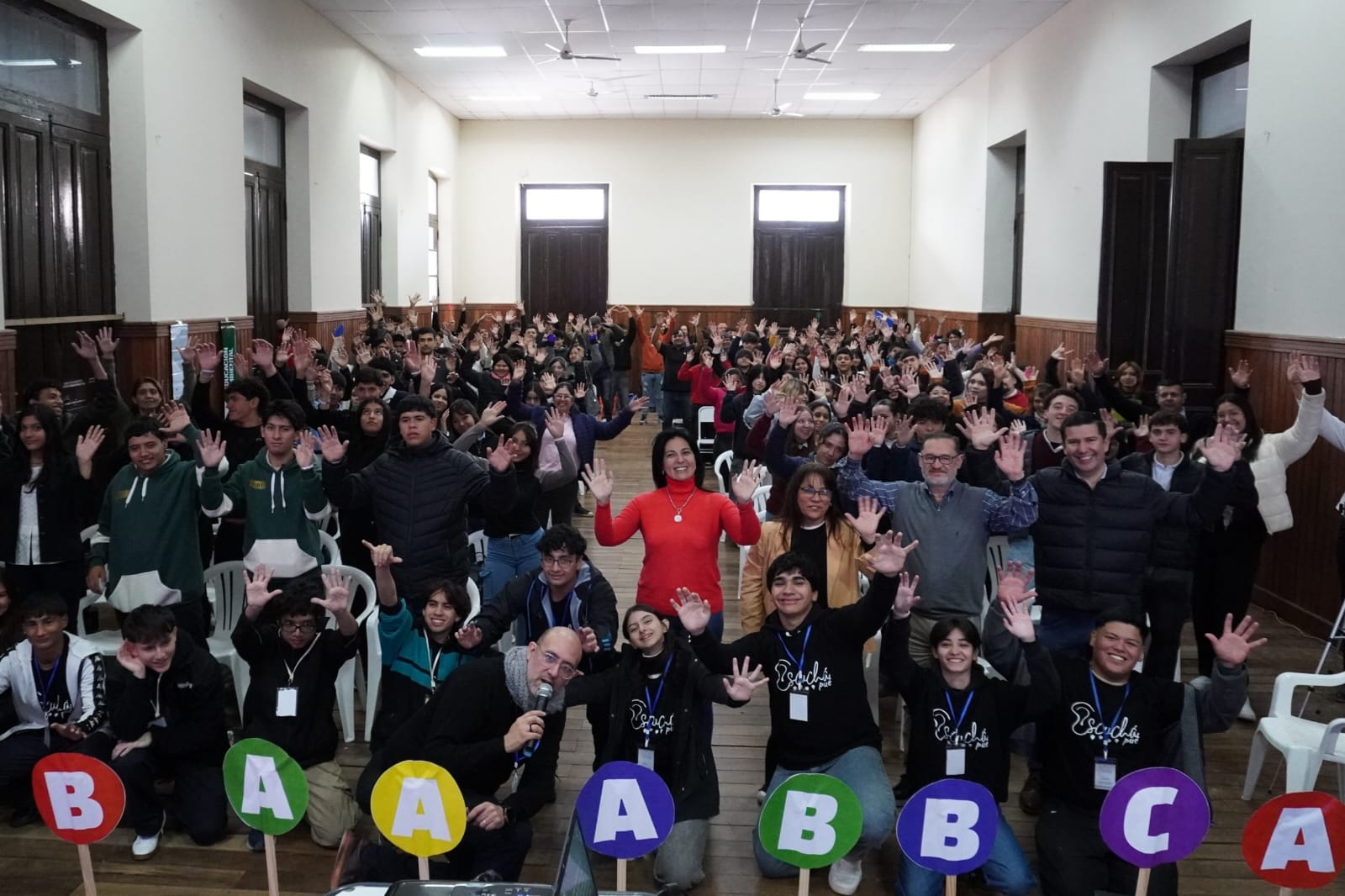 ¡Más de 220 estudiantes se sumaron a la capacitación de Escuchá Pué!
