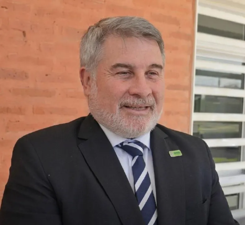 “Seguimos cubriendo el bache que dejó Nación en la obra escolar”