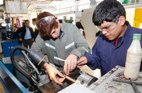 Capital Humano impulsa nuevos cursos virtuales en sectores estratégicos para docentes de la ETP