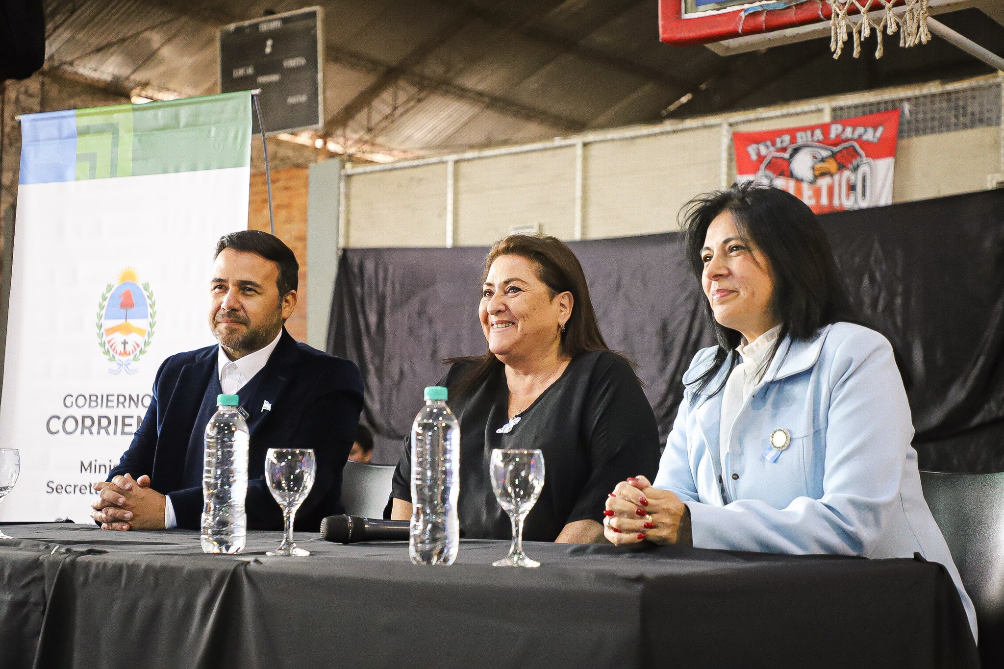 Laura Lewin con docentes en Saladas