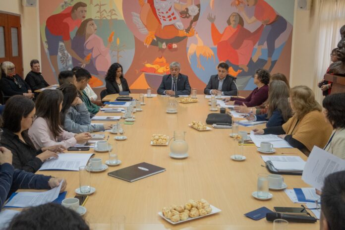 El Rector Larroza visitó el Consejo Directivo de Humanidades