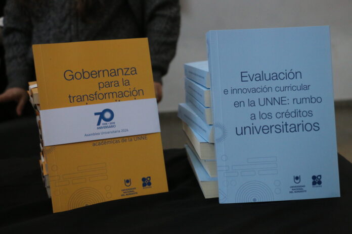Se presentaron dos libros que resumen las políticas educativas de la gestión