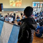 Con el corazón albiceleste: el tierno saludo de los niños misioneros a Messi
