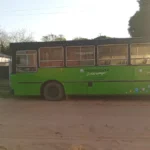 Un municipio de Corrientes recuperó un colectivo escolar abandonado en un taller