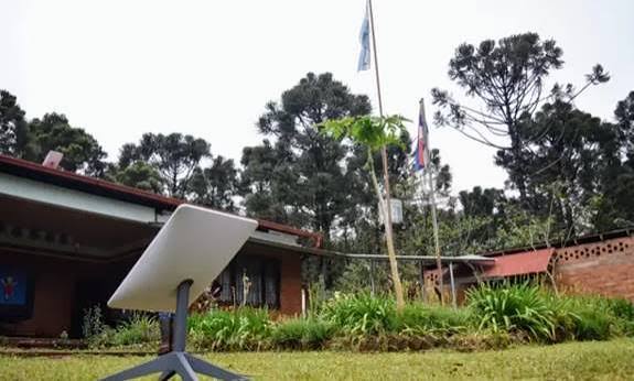 Acuerdo con Starlink para llevar internet satelital a escuelas rurales de todo el país