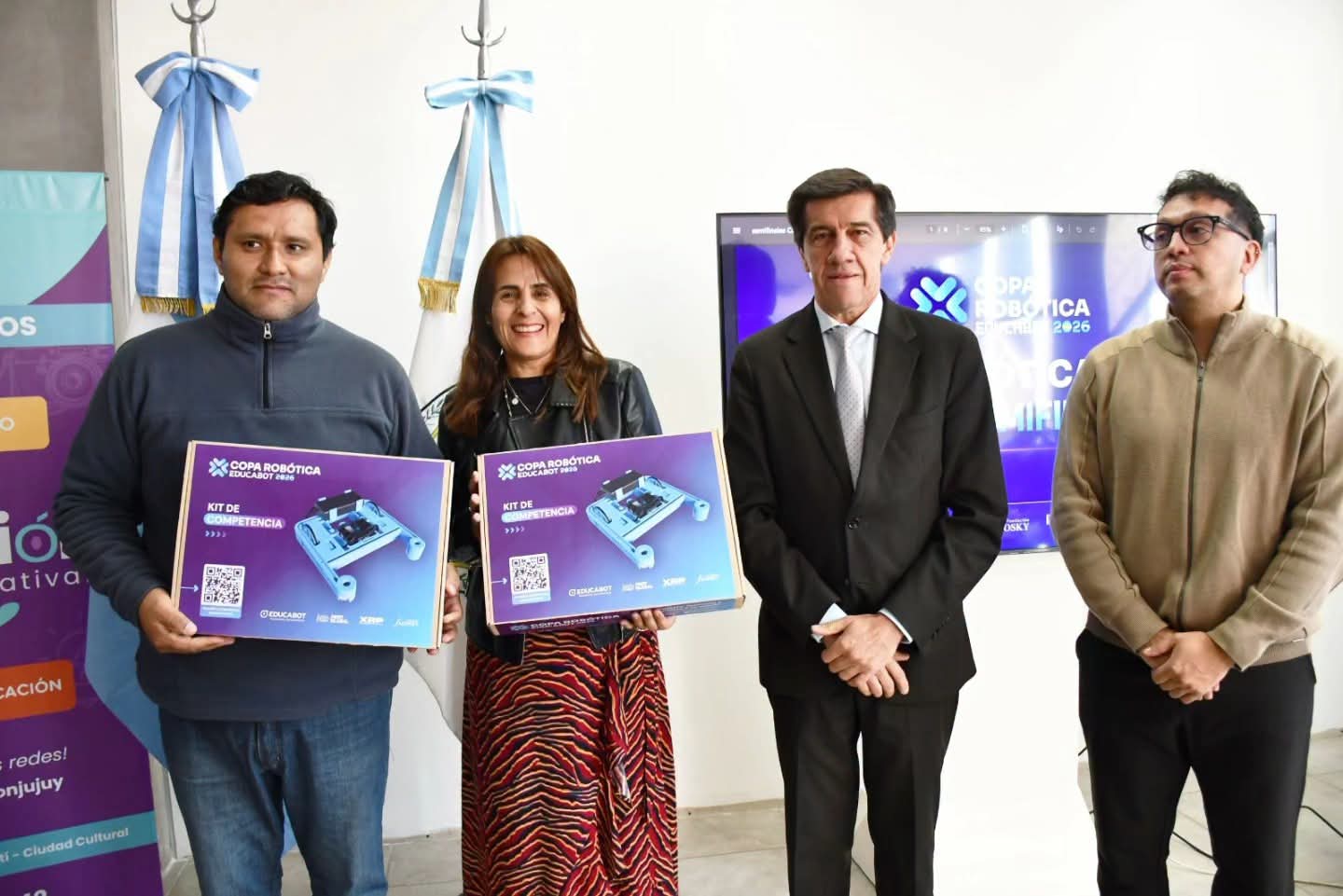 𝗘ntrega de kits de robótica a 𝟭𝟯 escuelas clasificadas a la instancia de la  copa provincial
