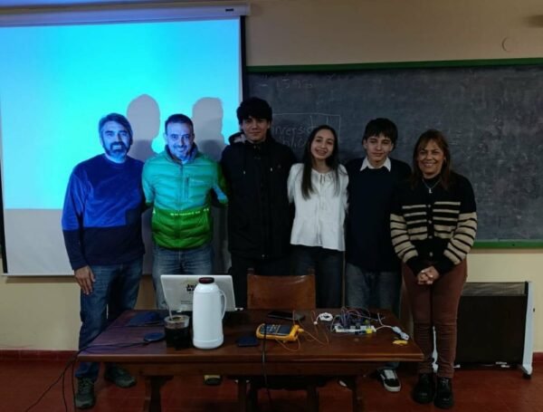 Estudiantes desarrollan sistema de monitoreo térmico para investigadores de UNNE/CONICET