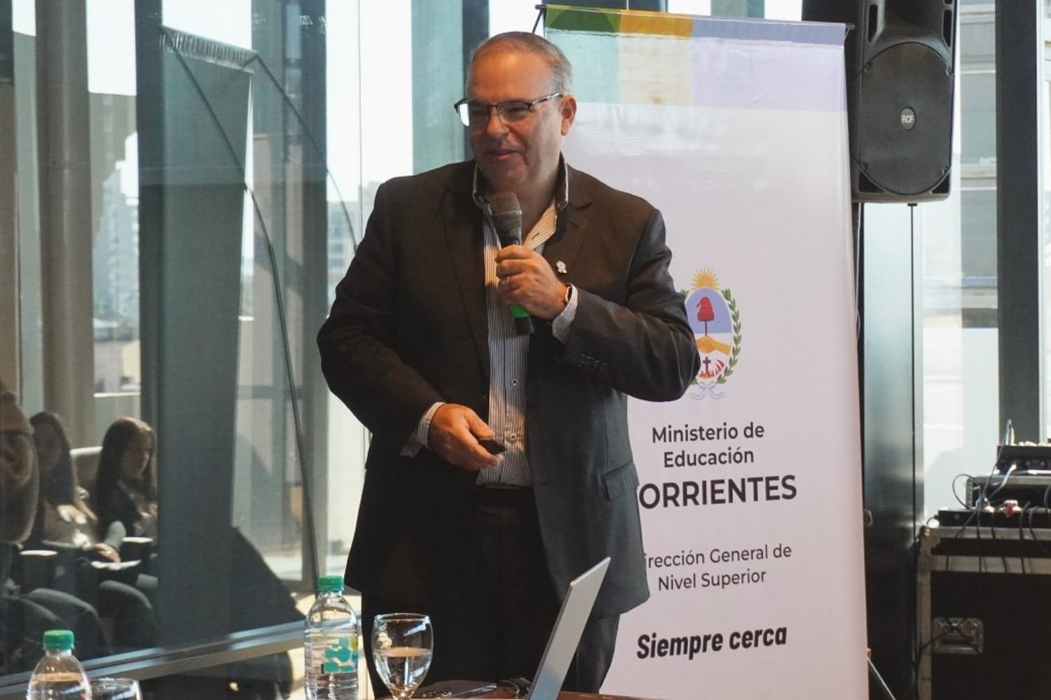 “El 70% de docentes y alumnos usa Inteligencia Artificial en las aulas”