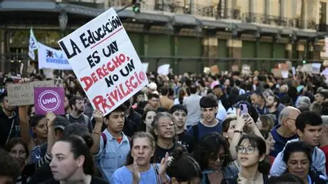 Se reabre el conflicto universitario: los gremios docentes realizan un paro y reclaman por el financiamiento