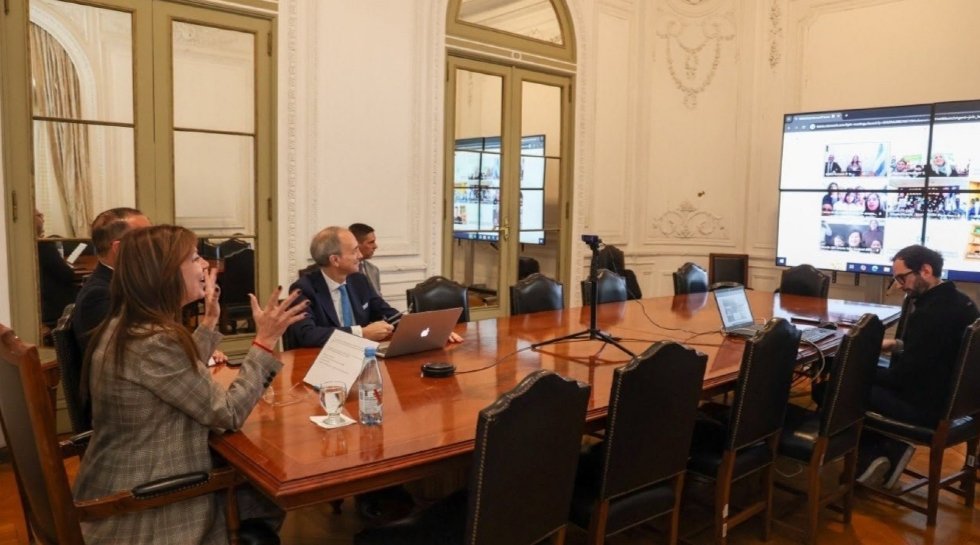 Presentan un plan de conectividad para establecimientos educativos de todo el país