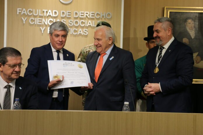 Entregaron reconocimiento a la UNNE en el IV Congreso Nacional e Internacional Belgraniano
