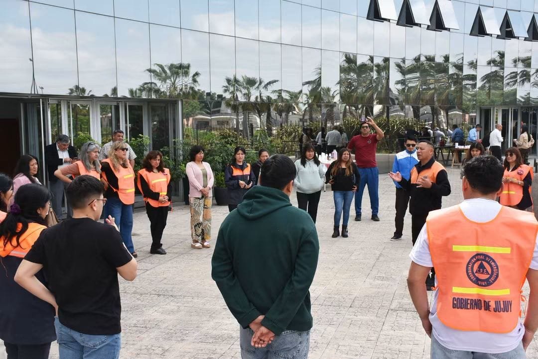 𝗘ducación y Seguridad capacitan a instituciones en gestión de riesgo y planes de emergencia escolar