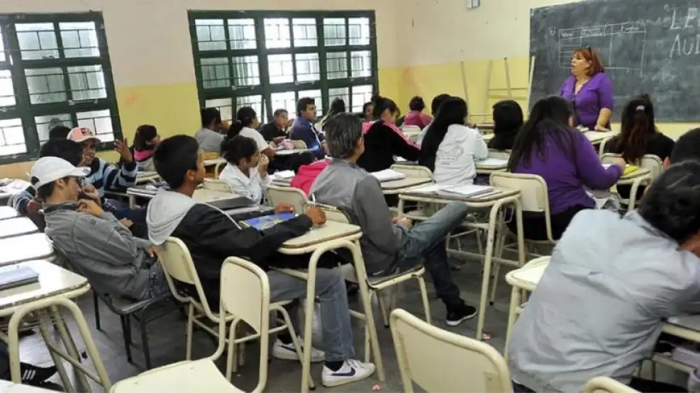De cada 10 estudiantes de 15 años, solo 2 llegan en tiempo y forma al curso que les correponde