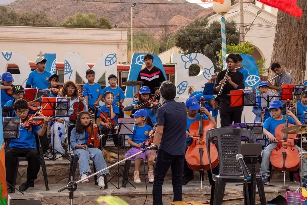 𝗘𝗹 𝗣𝗿𝗼𝗴𝗿𝗮𝗺𝗮 𝗖𝗼𝗿𝗼𝘀 𝘆 𝗢𝗿𝗾𝘂𝗲𝘀𝘁𝗮𝘀 𝗰𝗼𝗺𝗽𝗮𝗿𝘁𝗶ó 𝘂𝗻 𝗰𝗼𝗻𝗰𝗶𝗲𝗿𝘁𝗼 𝗱𝗶𝗱á𝗰𝘁𝗶𝗰𝗼 𝗲𝗻 𝗠𝗮𝗶𝗺𝗮𝗿á
